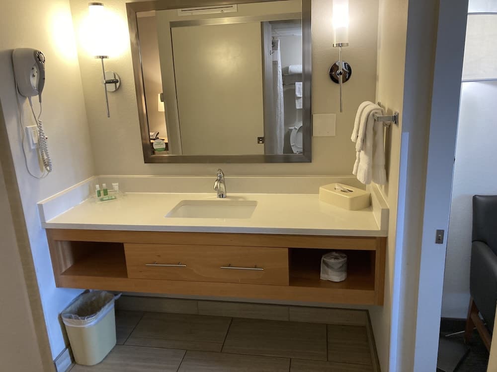 Red Roof Inn PLUS+ & Suites Tampa — 17