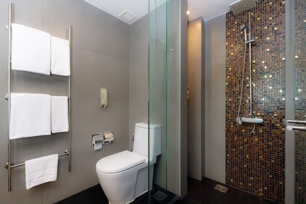 PARK PLAZA BANGKOK SOI 18 — 26