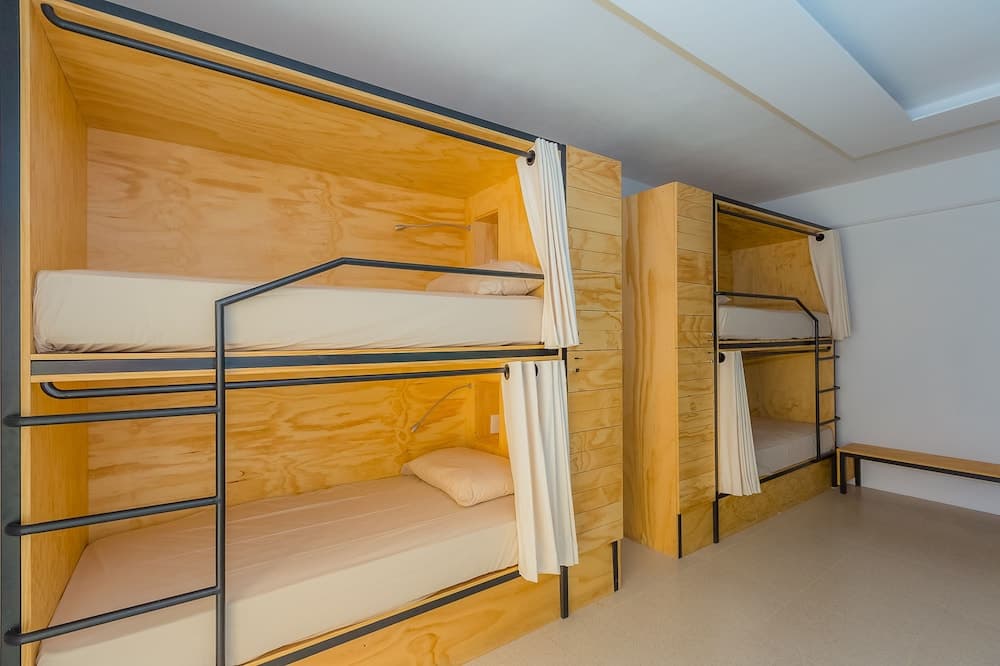 Nomaden Hotel, Hostel & Dachpool — 4