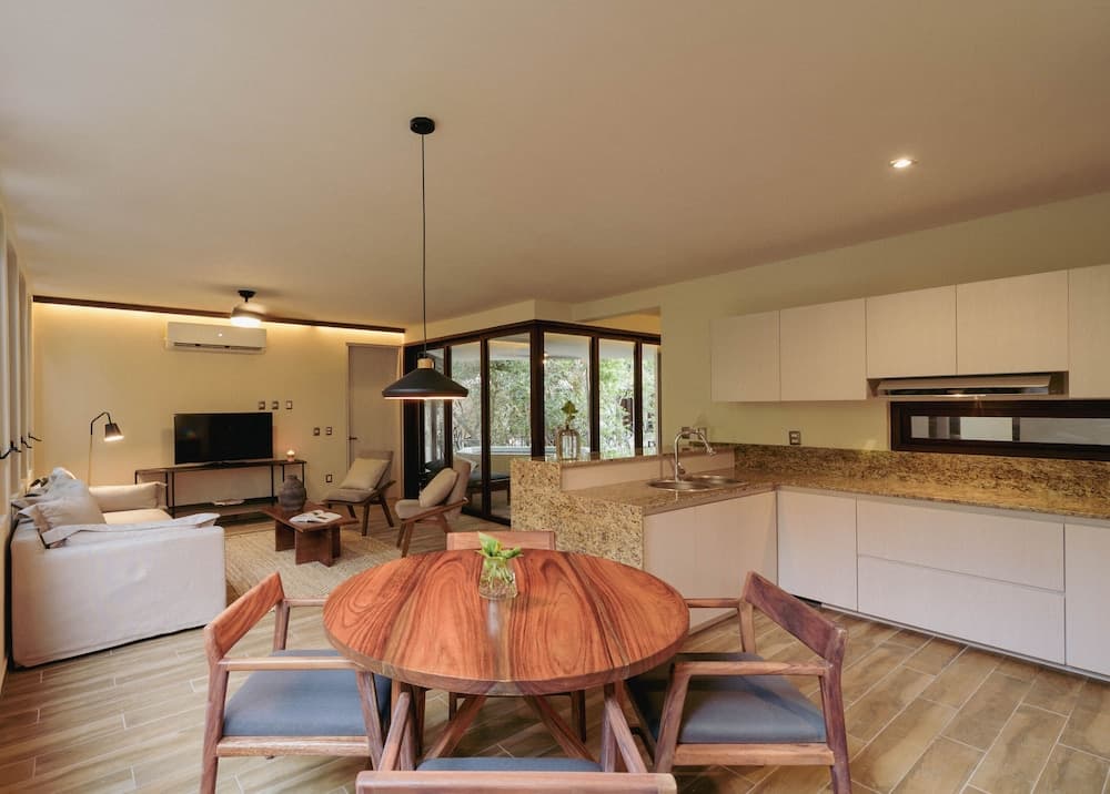 K'uyen Boutique Hotel — 11
