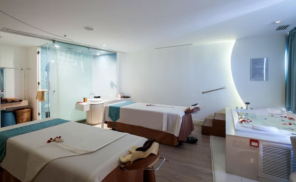 Centara Watergate Pavilion Hotel Bangkok — 28