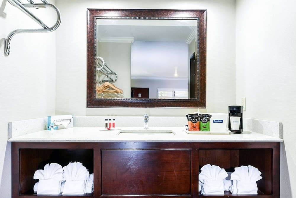 Travelodge by Wyndham Commerce Los Angeles Area — 19