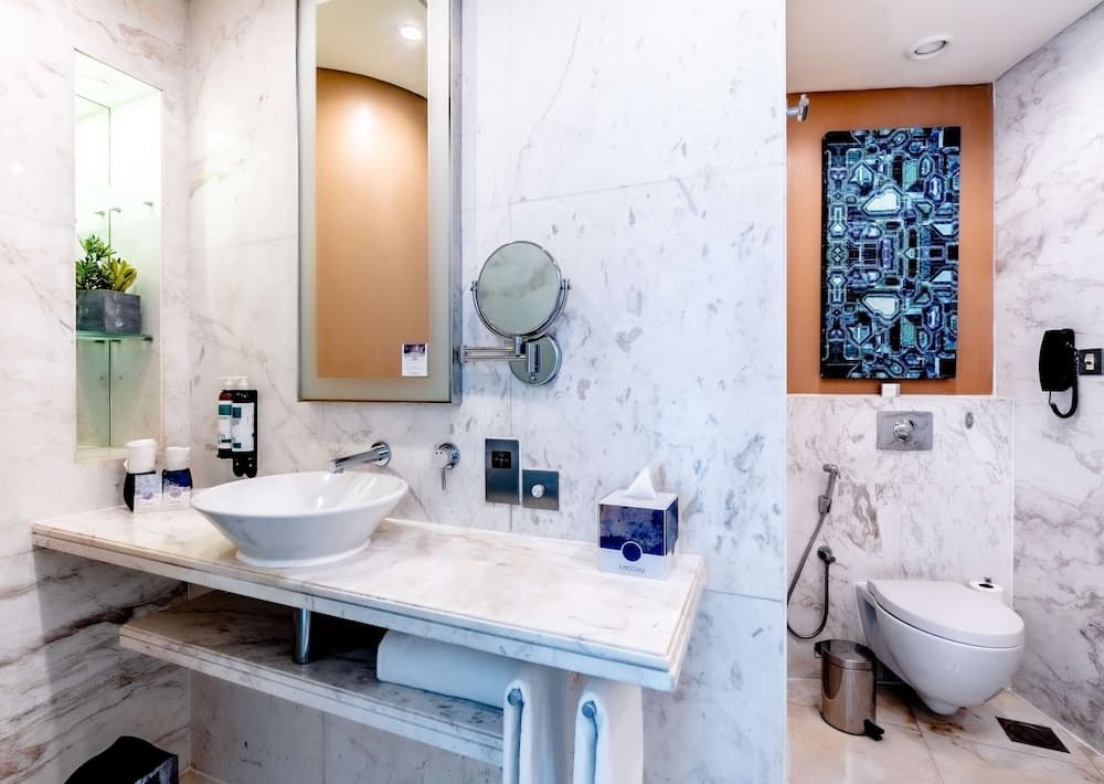 Media One Hotel Dubai — 25