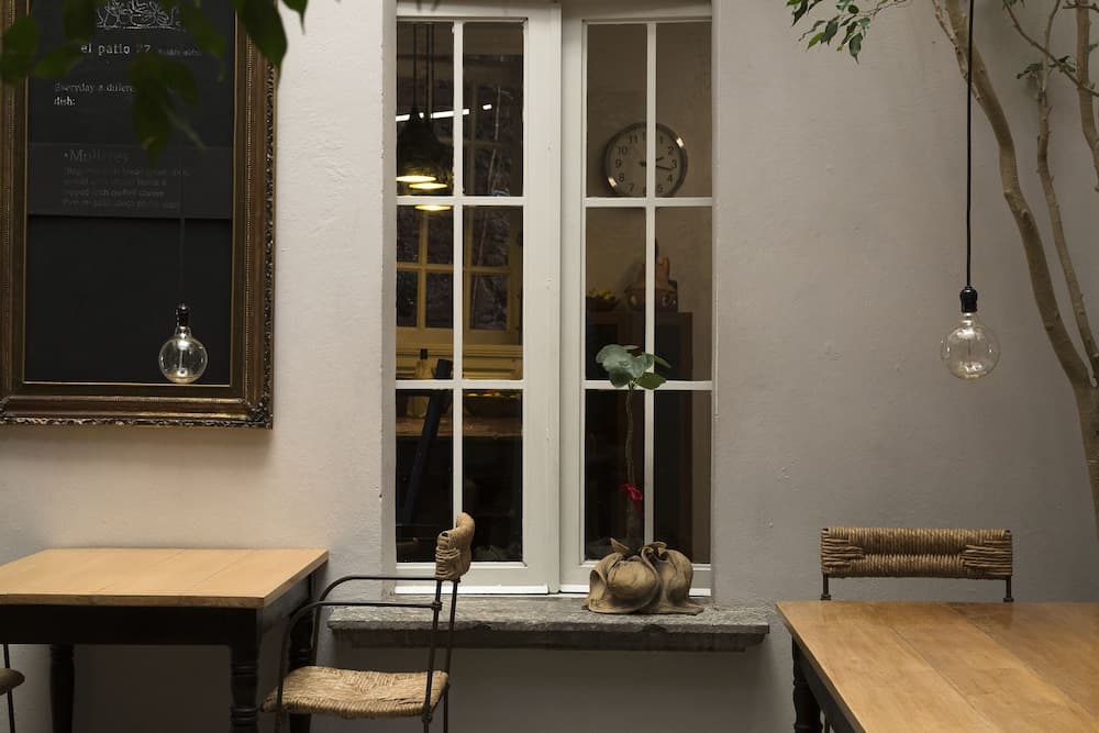 El Patio 77 — 11