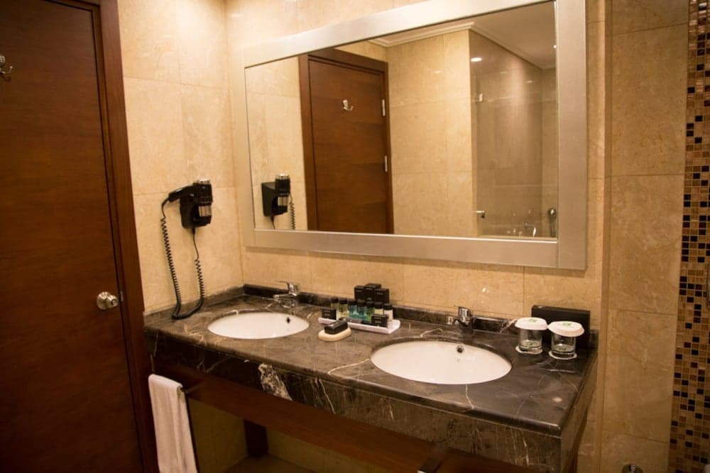 Holiday Inn Estambul Sisli by IHG — 16