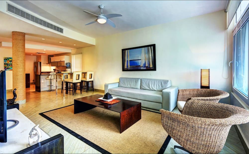 Luxury Condo Boutique — 25