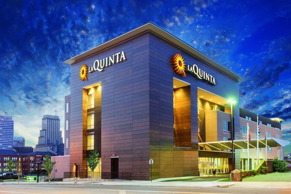 La Quinta Inn & Suites by Wyndham Orlando - IDrive Theme Parks — 29
