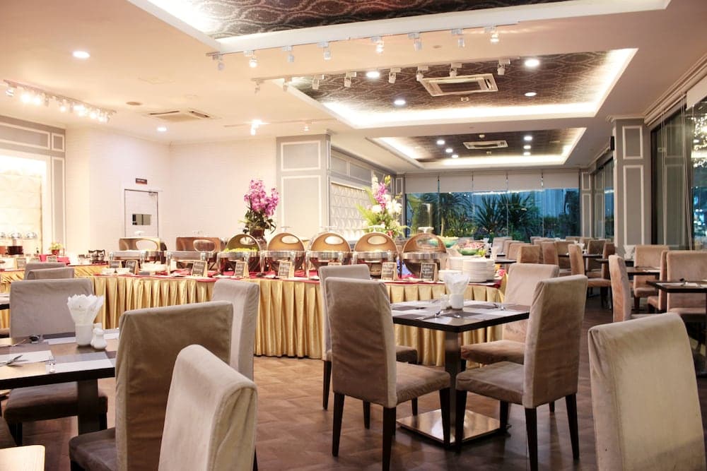 Picnic Hotel Bangkok — 28