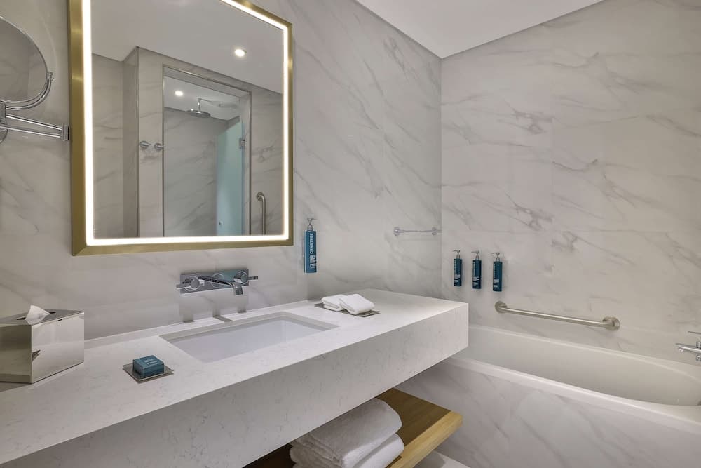 Hilton Garden Inn Dubai Business Bay — 13