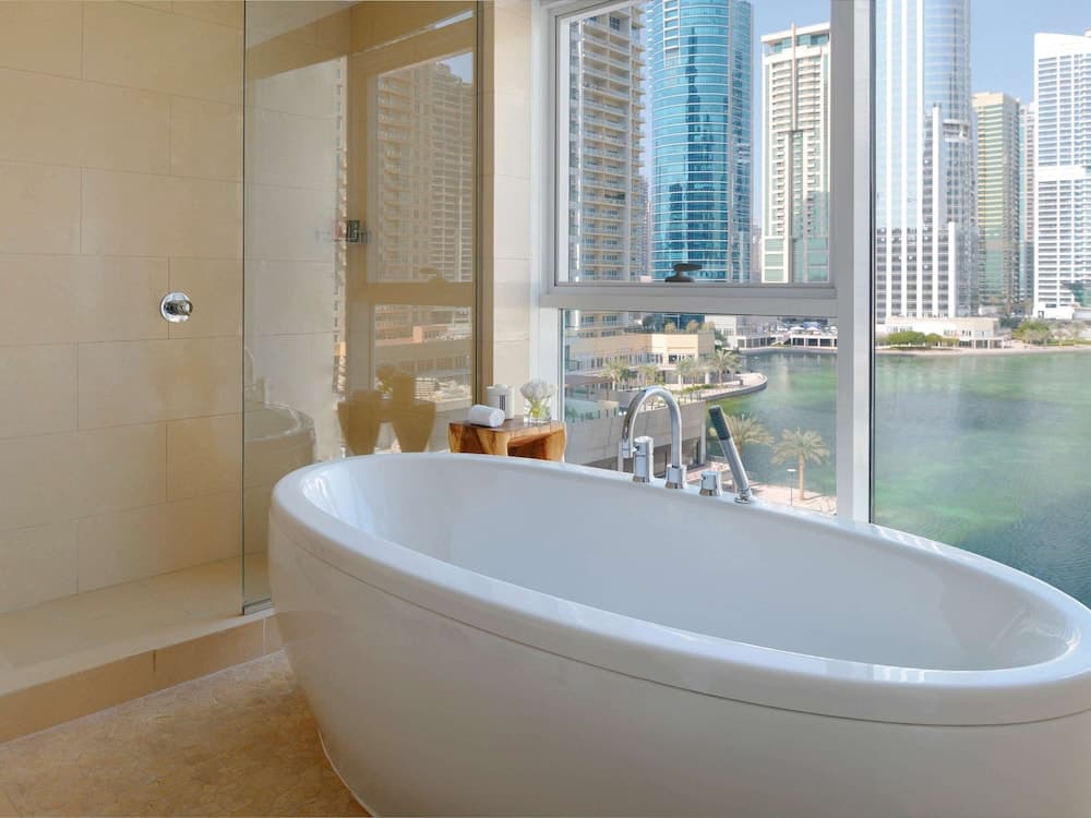 Mövenpick Hotel Jumeirah Lakes Towers — 8