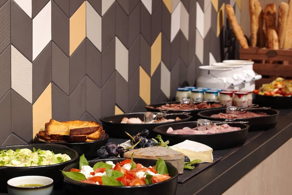 Courtyard by Marriott Paris Gare de Lyon — 18