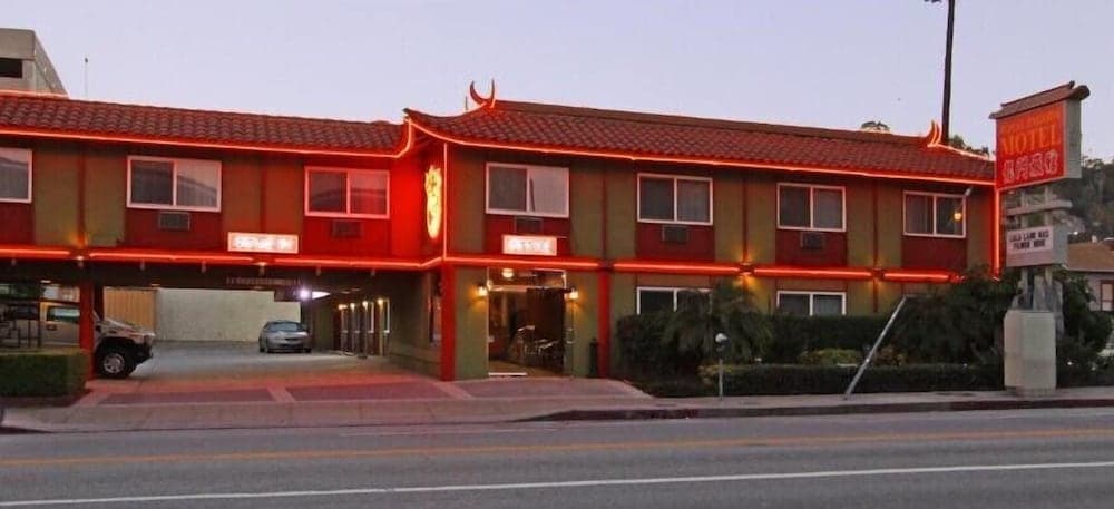 Royal Pagoda Motel — 10