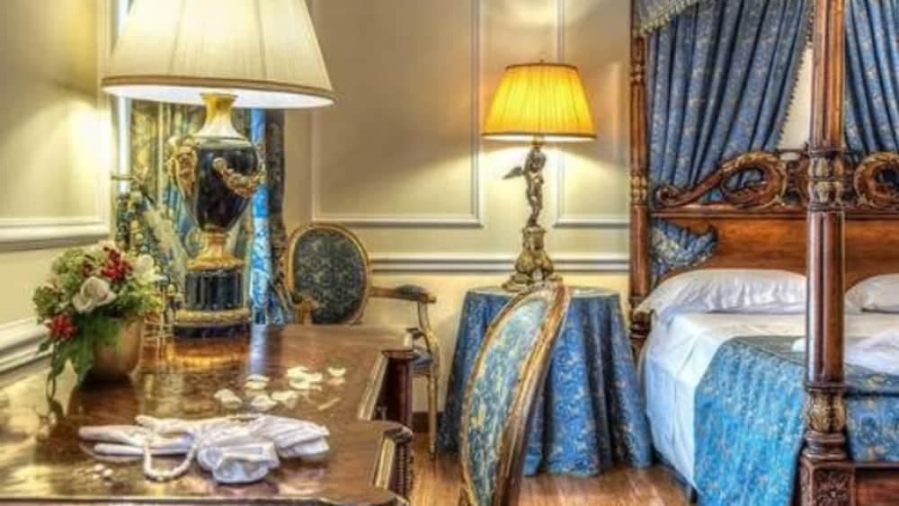 Albergo Del Senato — 17