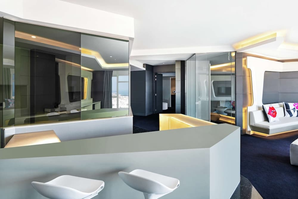 V Hotel Dubai, Curio Collection by Hilton — 20