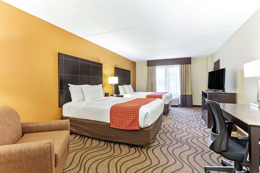 La Quinta Inn & Suites by Wyndham Tampa North I-75 — 25