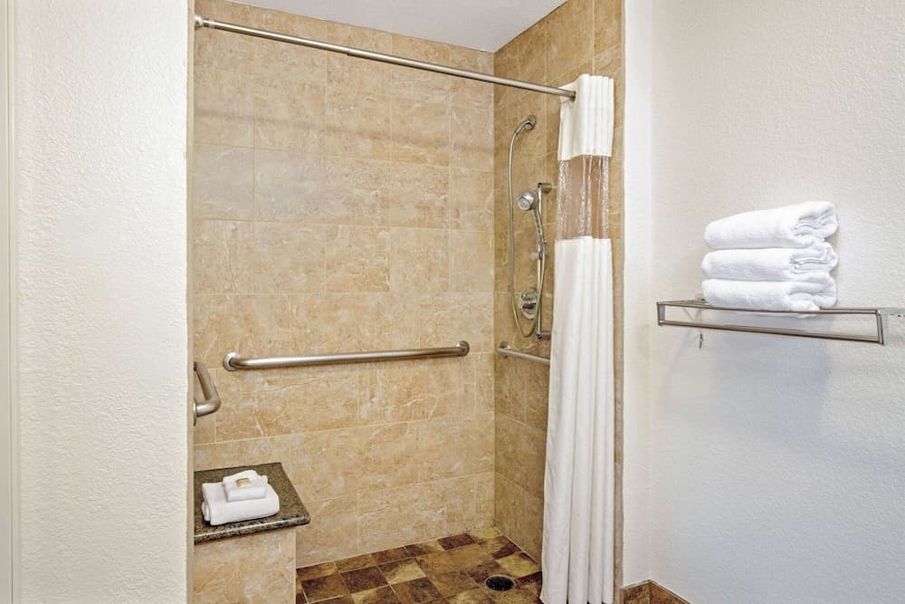 La Quinta Inn &amp; Suites by Wyndham Las Vegas Red Rock — 17