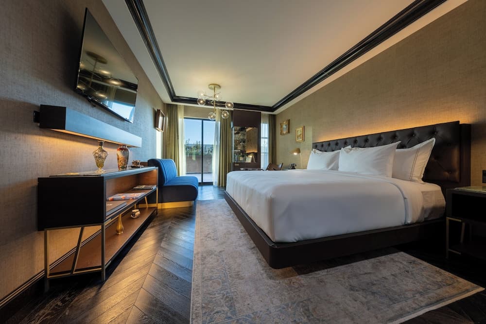 Whisky Hotel — 4