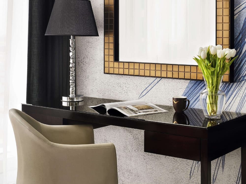 Mövenpick Hotel Jumeirah Lakes Towers — 12