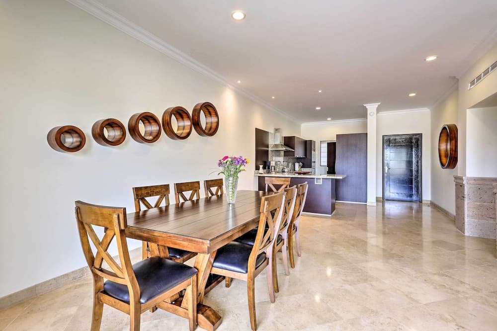 Walk to Beach: Modern Cabo Condo w/ Balcony! — 20