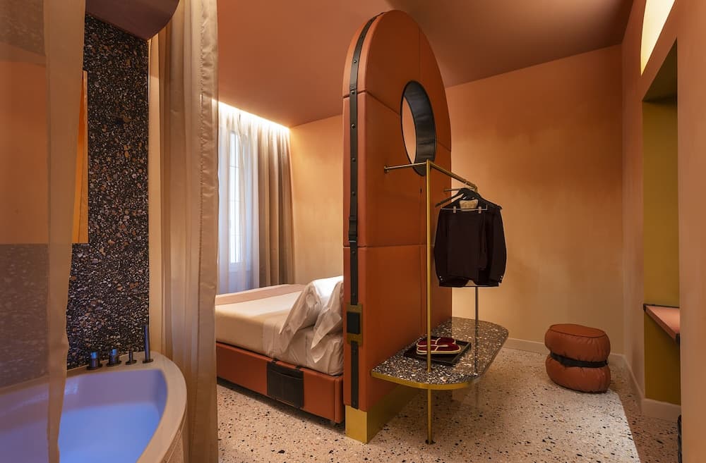 Hotel Enterprise — 30