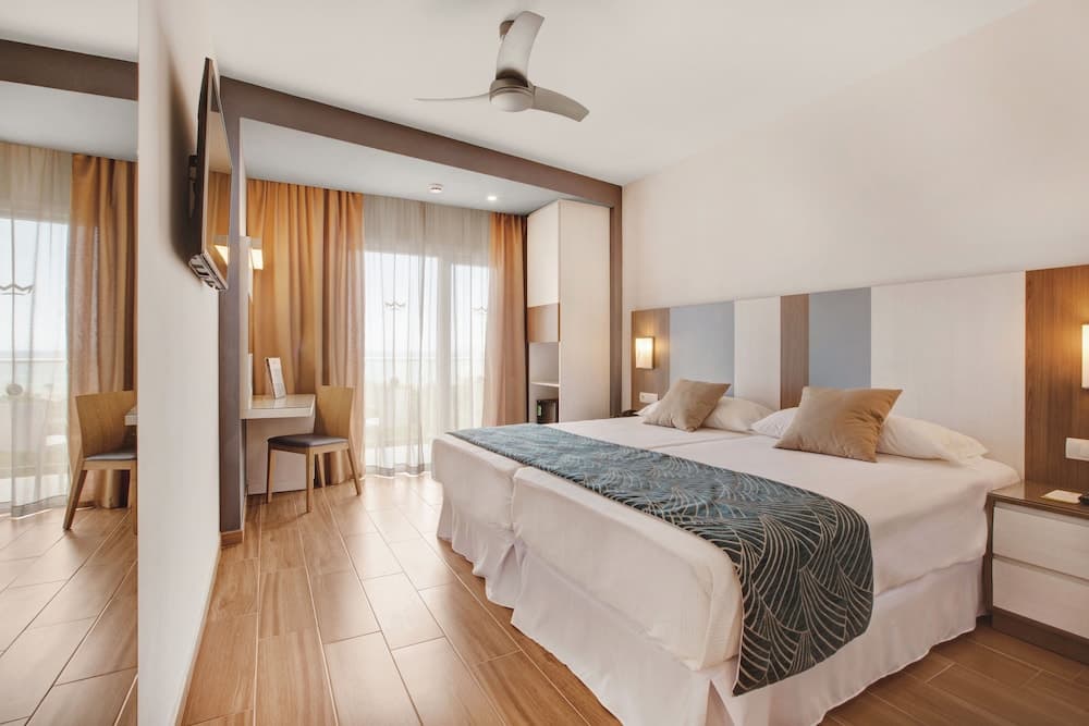 Hotel Riu Festival — 2