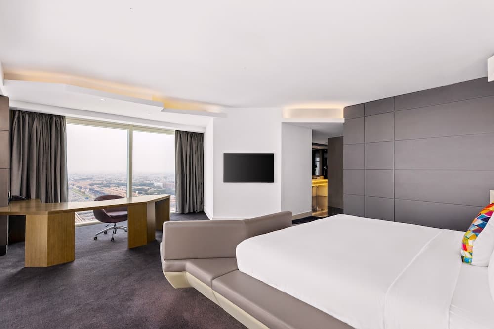 V Hotel Dubai, Curio Collection by Hilton — 21