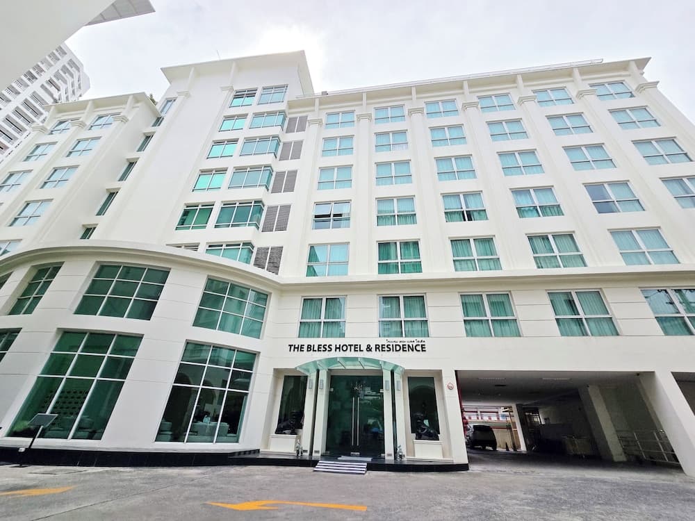 El Hotel y Residencia Bless — 1