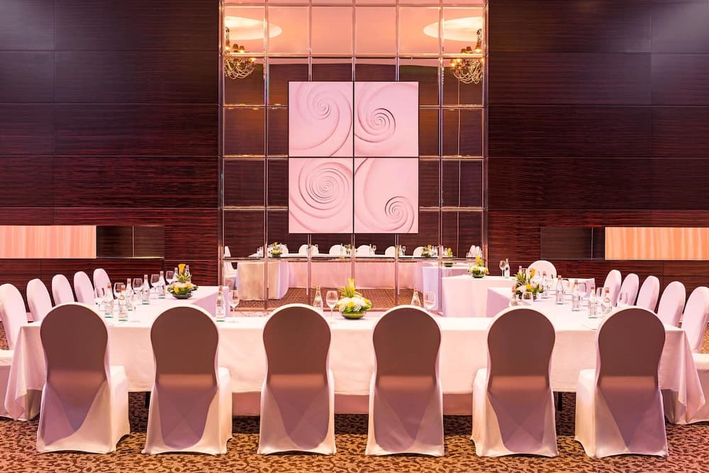 Le Meridien Dubai Hotel & Conference Centre — 16