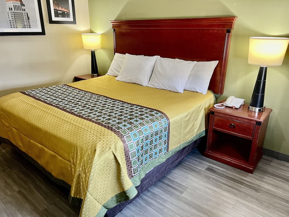 Deluxe Inn Miami, OK — 13