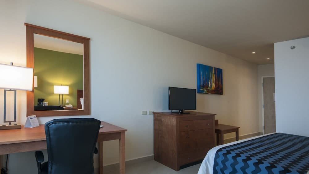Holiday Inn Express Cabo San Lucas by IHG — 4