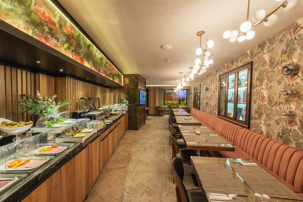 Ayramin Deluxe Hotel — 24