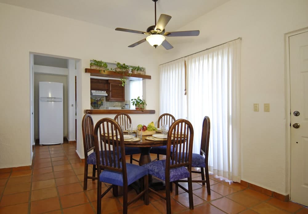 Las Palmas Condominio — 24