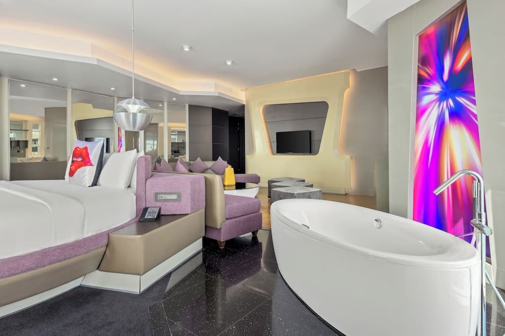 V Hotel Dubai, Curio Collection by Hilton — 25