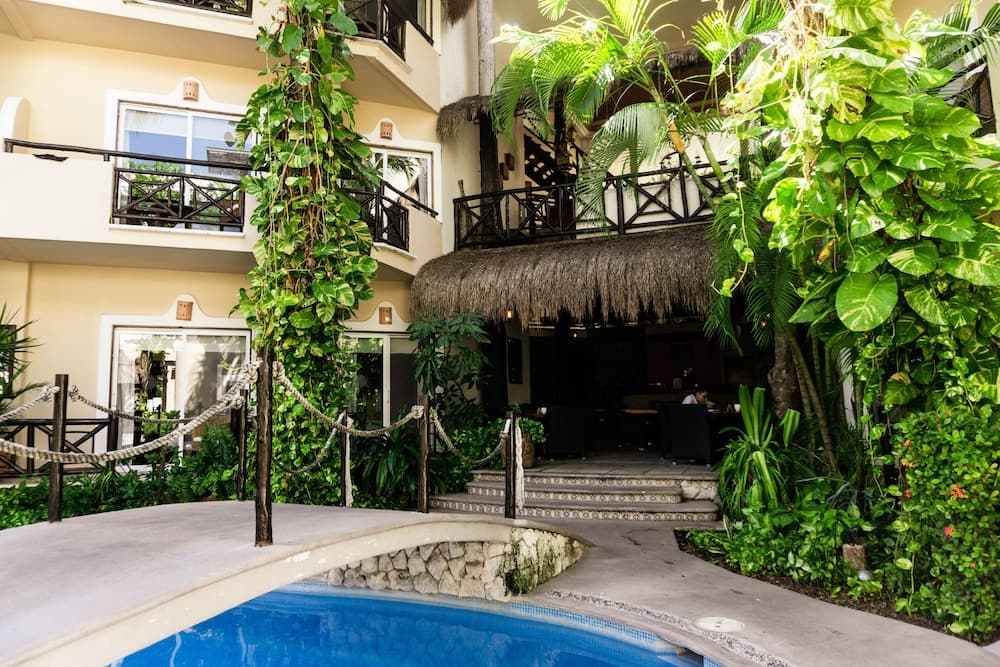 Riviera del Sol — 8