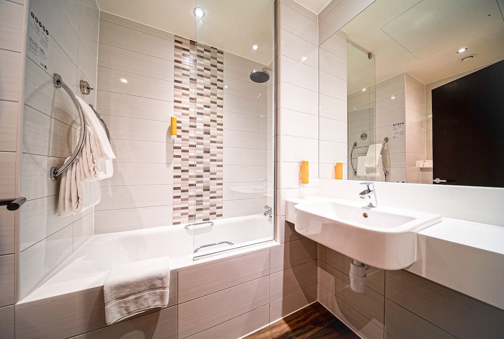 Premier Inn Dubai Ibn Battuta Mall — 18