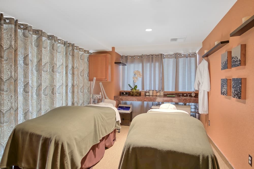 Omni Los Angeles Hotel at California Plaza — 24