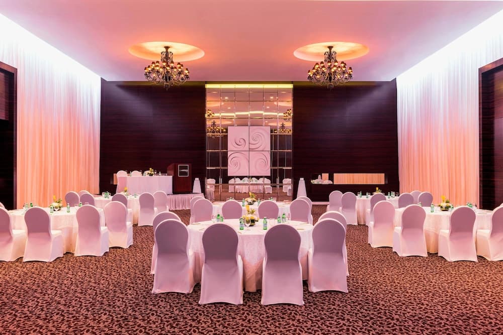 Le Meridien Dubai Hotel & Conference Centre — 19