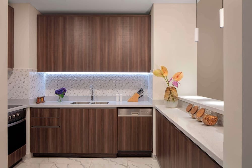 Avani+ Palm View Dubai Hotel & Suites — 16