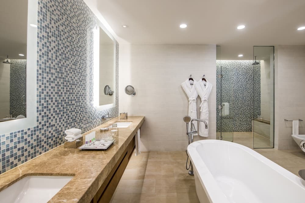 Swissotel Al Ghurair — 8