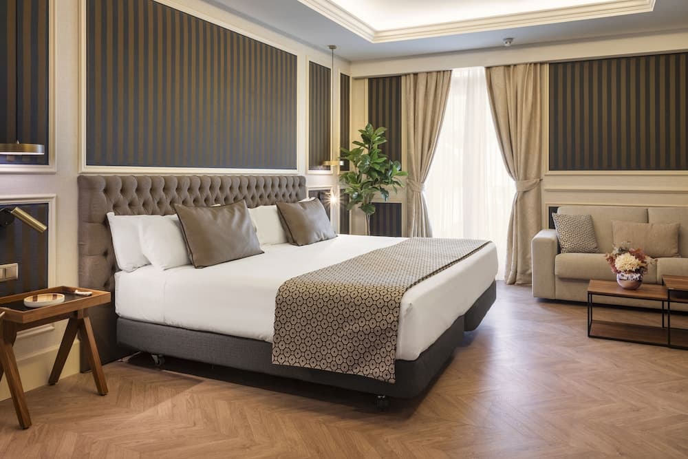 Catalonia Las Cortes Hotel — 26