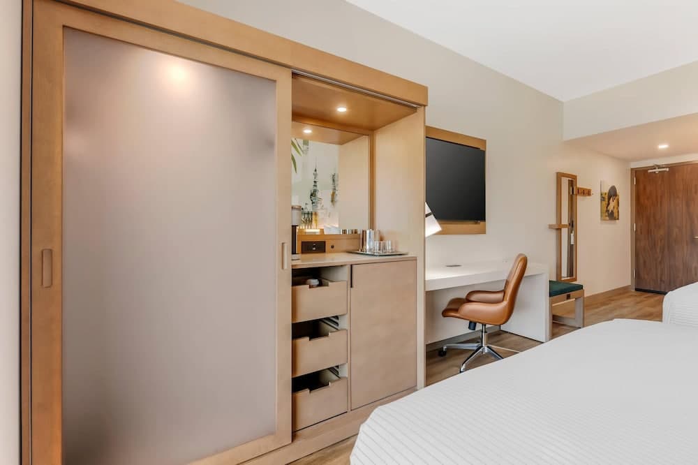 Cambria Hotel Tampa-Brandon — 21