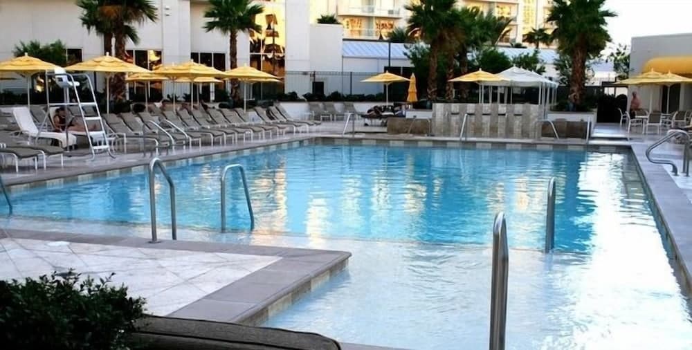Jet Luxury Resorts @ The Signature Condo Hotel — 11