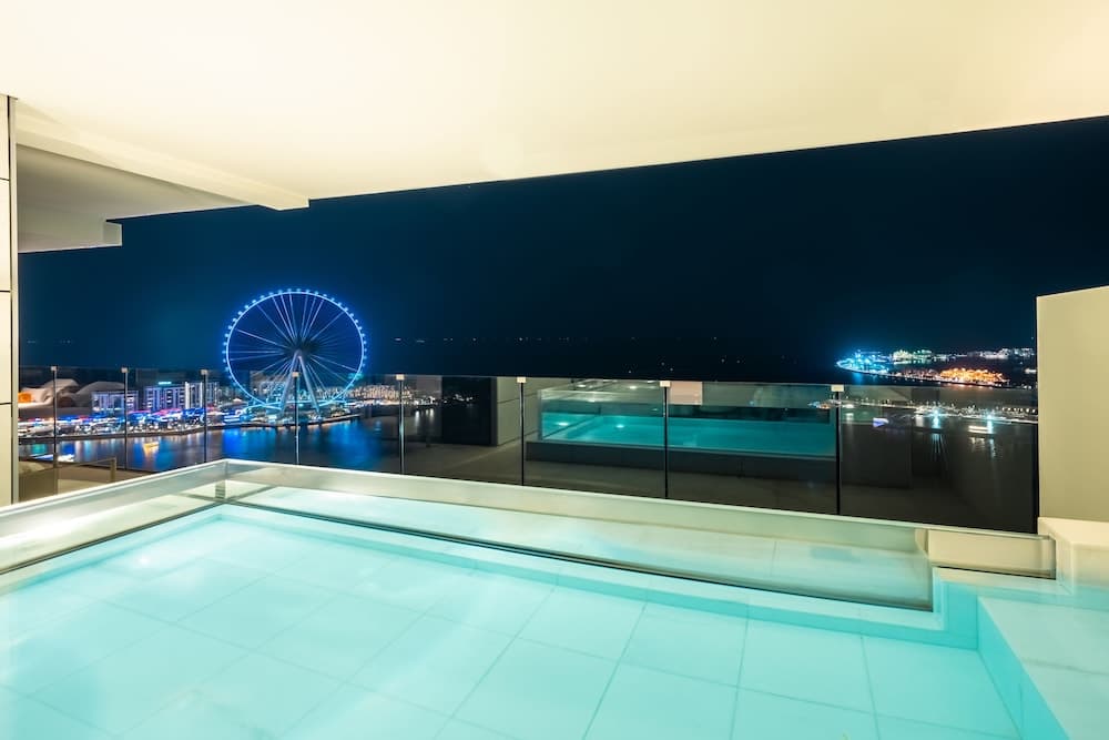FIVE LUXE — 7