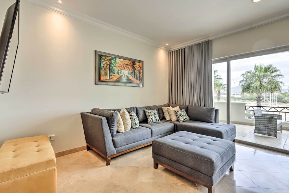 Walk to Beach: Modern Cabo Condo w/ Balcony! — 16