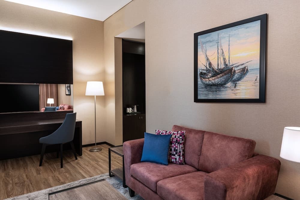 Four Points by Sheraton Production City, Dubai — 8