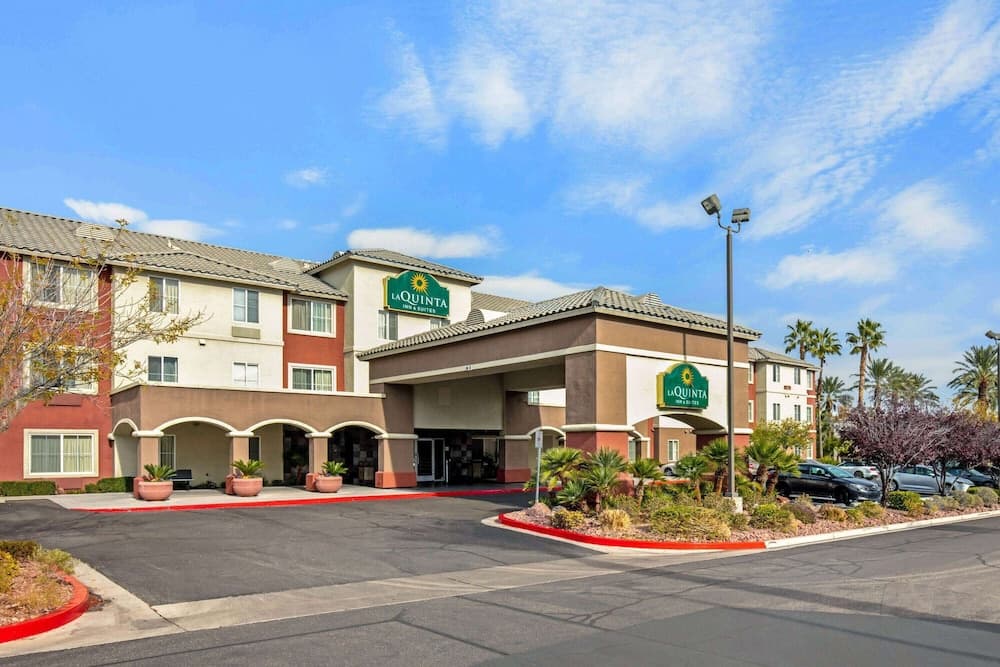 La Quinta Inn &amp; Suites by Wyndham Las Vegas Red Rock — 1