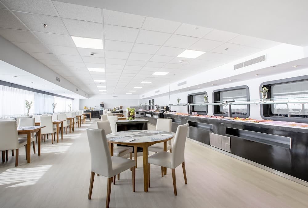Hotel Chamartin The One — 10