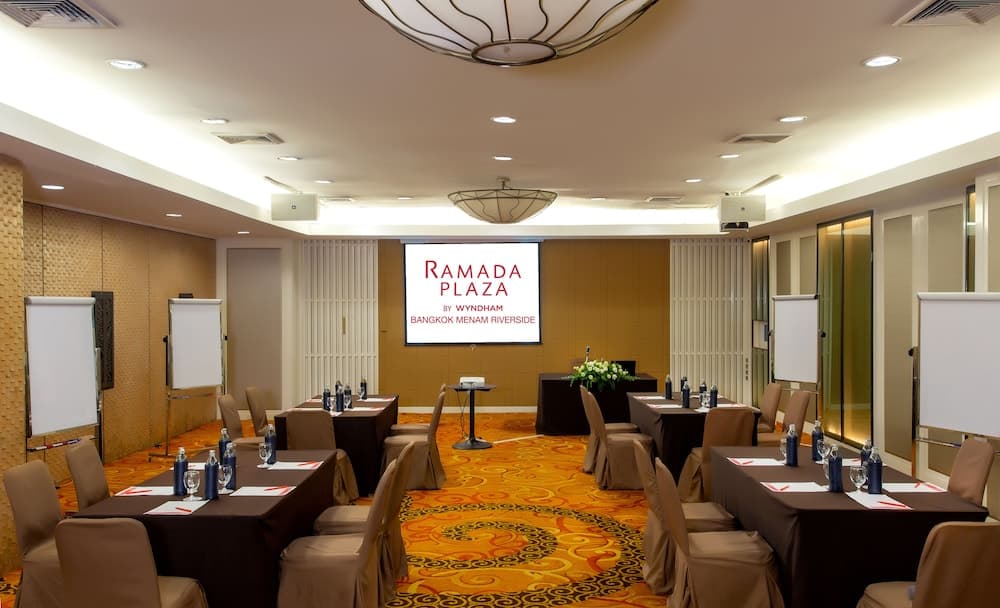 Ramada Plaza by Wyndham Bangkok Menam Fiume — 13