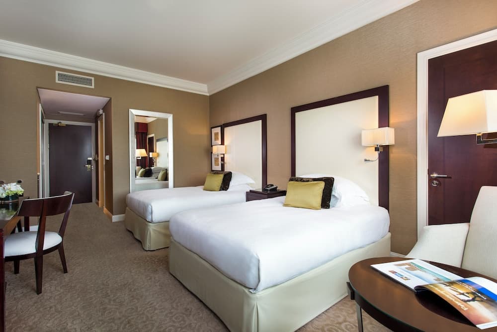 Mövenpick Grand Al Bustan Dubai — 25