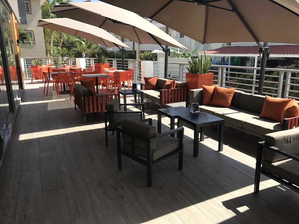 Ducassi Suites Rooftop Pool Beach Club & Spa — 12